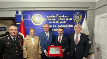 18 Mart Münasebetiyle Dernek ve Vakıf Ziyaretinde Bulunan Vali Aktaş, Gazi ve Şehit Yakınlarıyla Bir Araya Geldi