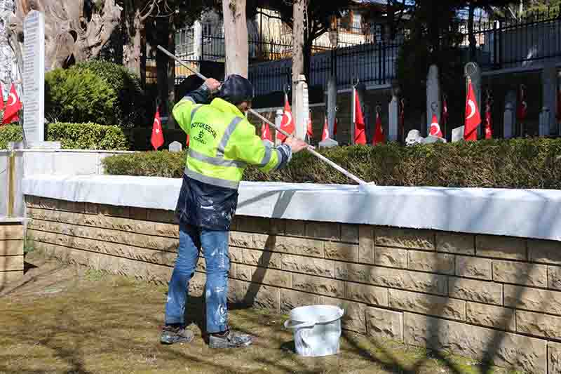 Şehitlikler, “18 Mart Çanakkale Zaferi” için hazırlandı